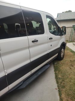 2016 Ford 12 Passenger Van Am Fm Stereo CD Player. Air, Heat  Back Up  Camera.   134,000 Miles