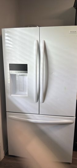 Frigidaire bottom freezer Refrigerator worn warranty until 05-27-27