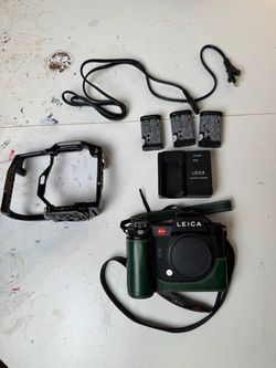 Leica SL2 with 3 original batteries, leather case and kondor blue cage