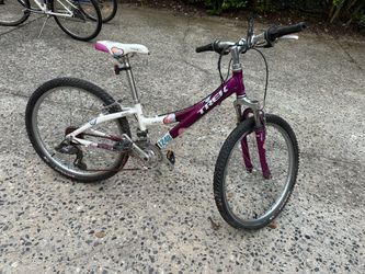 Trek MT220 Kids Mountain Bike