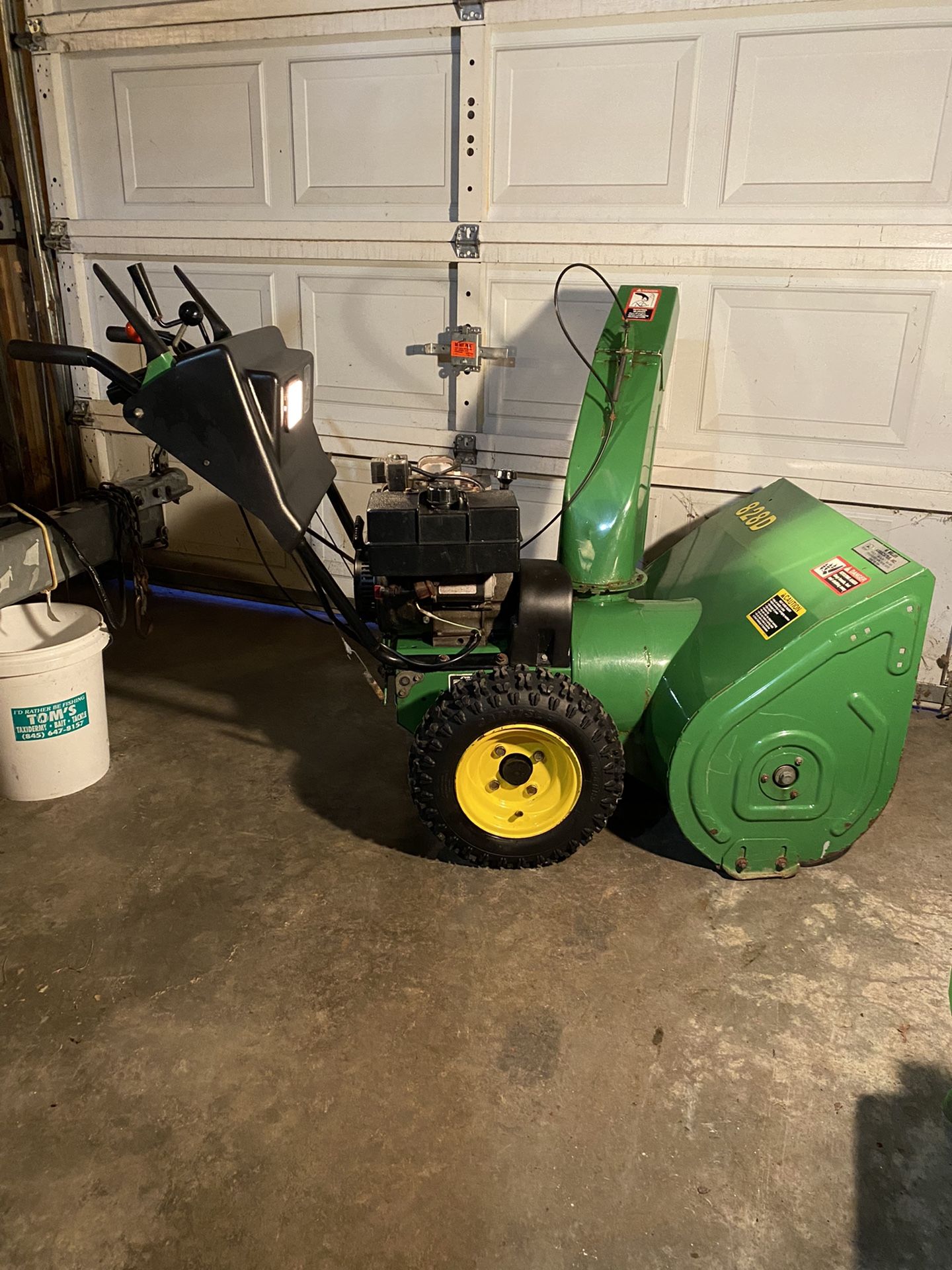 John Deere Snowblower 828D 8hp 28inch for Sale in Gardiner, NY OfferUp