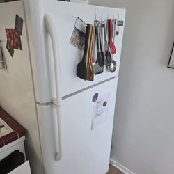 Frigidaire Refrigerator  18 cu. ft.  Works Great