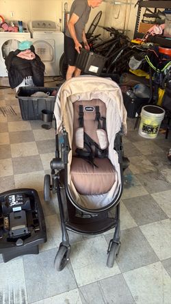 Evenflo car seat stroller and car seat base