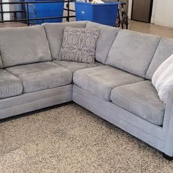 Nice Sectional (I CAN DELIVER)