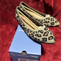 Jellypop Champs Leopard flats, 8.5 US, NEW