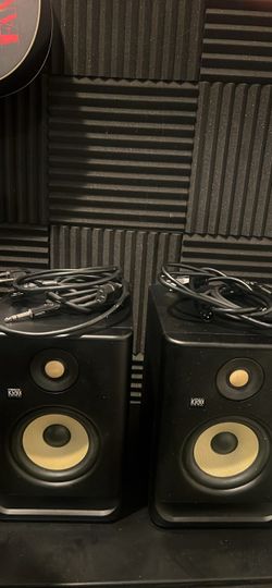 KRK Rokit 5 G4 Studio Monitors (Pair) + Cables