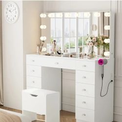Makeup vanity white  NEW never use