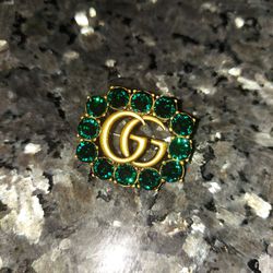 METAL DOUBLE G BROOCH WITH RARE GREEN CRYSTALS
