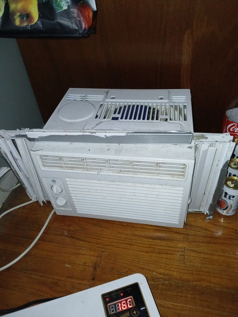 A/C Unit. 5000btu $30usd AS IS Good Condition