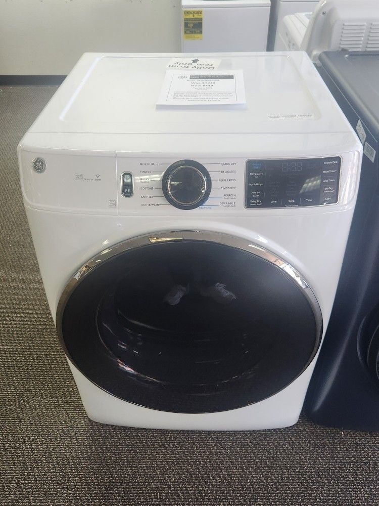 7.8 cu.ft. Smart Front Load Electric Dryer in White with Steam and Sanitize