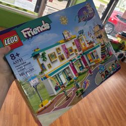 LEGO Friends Heartlake International School Playset 41731, Building Toy for Girls Boys with 5 2023 Character Mini-Dolls & Accessories, Pretend Play Sc