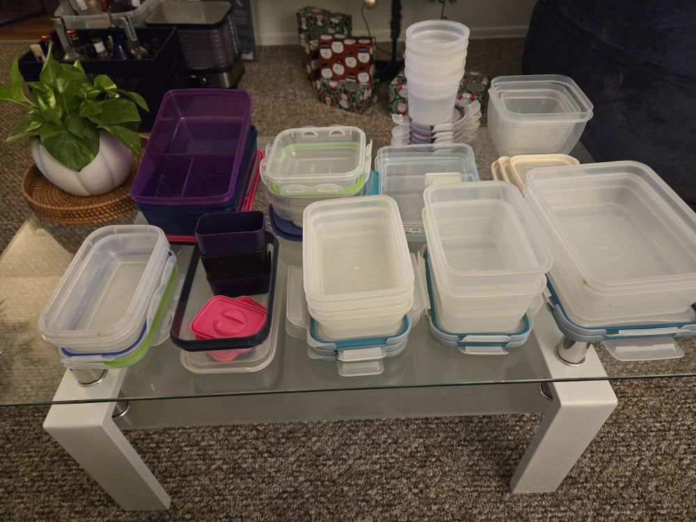 26 pairs of plastic containers