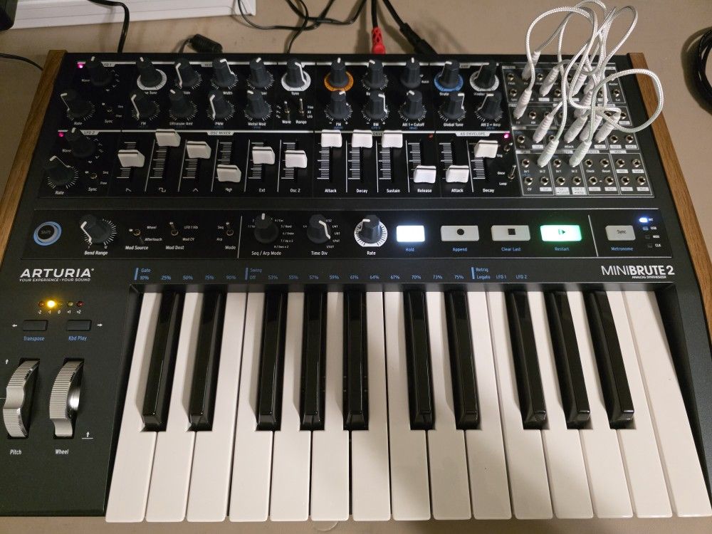 Arturia minibrute 2