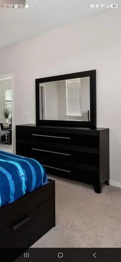 Modern Black 6-Drawer Dresser with Matching Mirror – Great Condition!