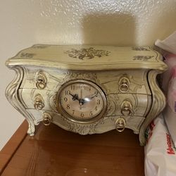 Jewelry box with music