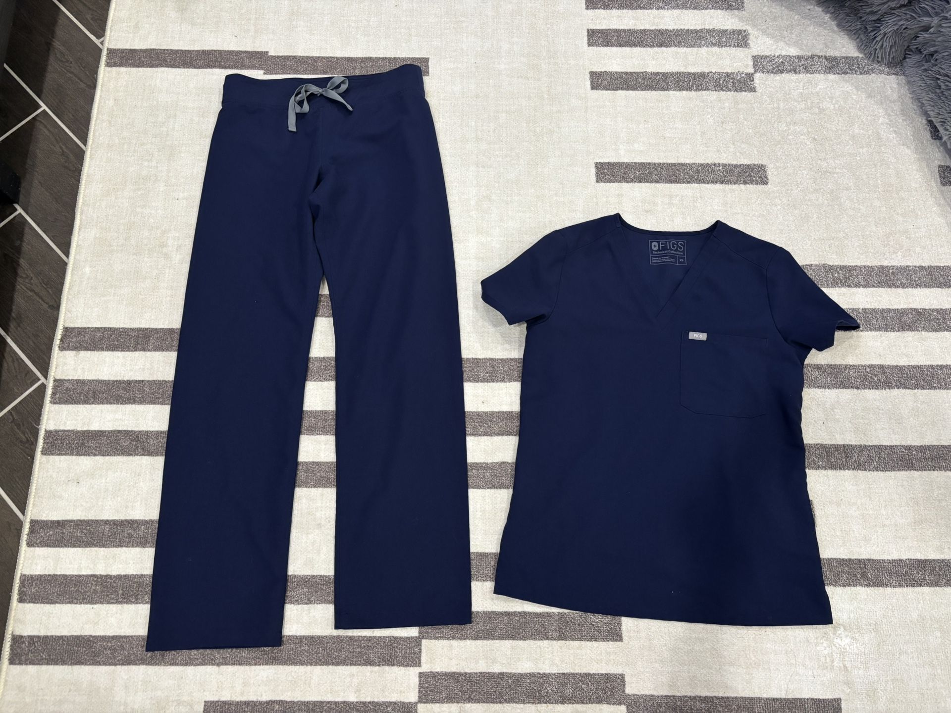 XS FIGS Navy Blue Scrub Set