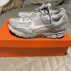Nike Vomero 5