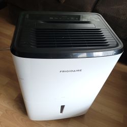 Frigidaire FFAD5033W1 50 Pint Per Day Dehumidifier White Working 2.1 Gal Tank