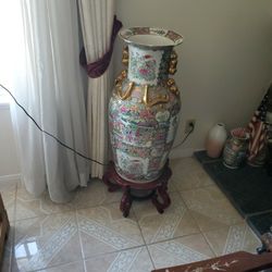 Gorgeous Large Size Oriental Vase