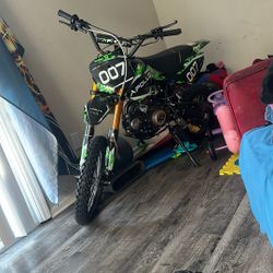 Apollo Dirt Bike 