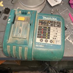Makita Charger