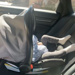 Graco Car Seat In Excellent Condition enjoy It Like New 