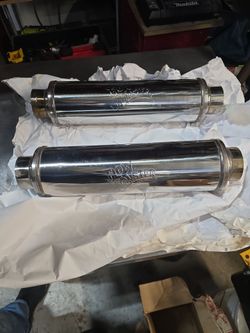 FLOWMONSTER MUFFLER - 2.50 CENTER IN/2.50 CENTER OUT - 4.00 x 14.00 ROUND CASE - STRAIGHT THROUGH PERFORMANCE - MODERATE SOUND - POLISHED 409 STAINLES