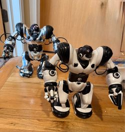 WOW WEE (2) ROBOTS 1 remote USED
