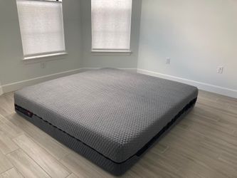 Layla Hybrid Mattress, King Size!