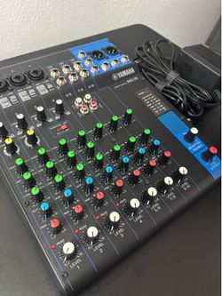 Yamaha MG10 10-Channel Mixer + Gator Case | Like New