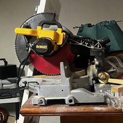 Dewalt saw 