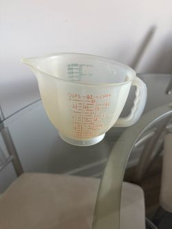 Vintage tupperware mix N store 4 cup measuring cup