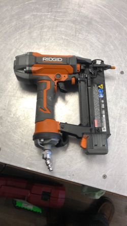 1003 Ridgid R213BNF3 Air Pneumatic 18gauge Brad Nailer 573378