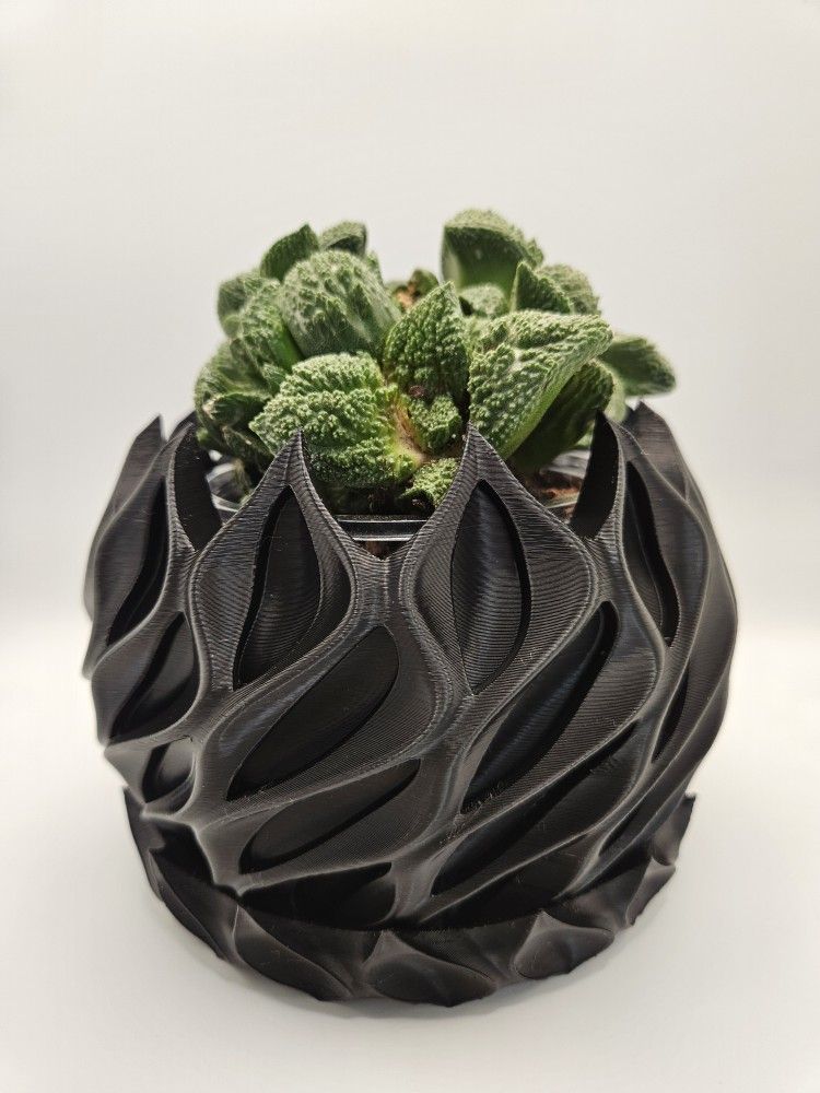 Wave Design 3D Printed Plant Pot – Black, 4.2" Tall