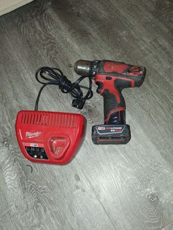Milwaukee M12 Cordless 3/8" Drill/Driver Kit