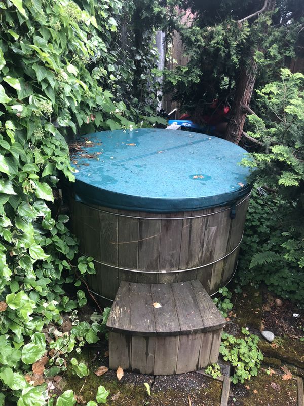 Snorkel Hot Tub/ traditional soaking tub for Sale in Seattle, WA OfferUp