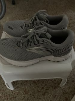 Brooks Women’s 10.5 B(medium) Width Walking Shoes - Minimal Use