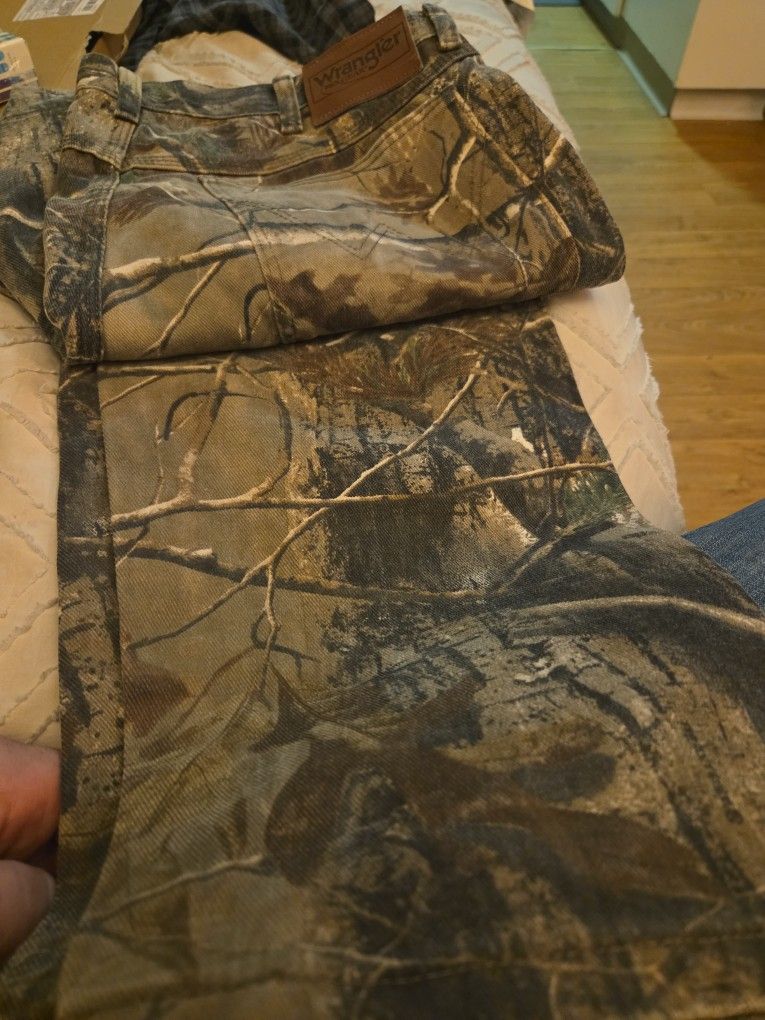 Wrangler Camo Pants