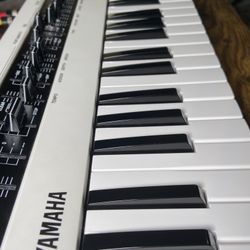 Yamaha REFACE CS - Analog Modeling Synthesizer