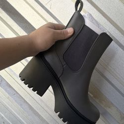 XD599EEY Grey PU Platform Chelsea Ankle Boots Women US 8 EU 39 UK 6 Pull On