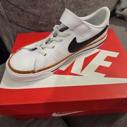 Nike Court 