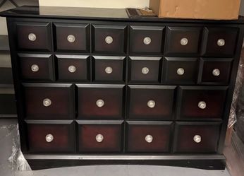 Living Spaces - 8 Drawer Dresser