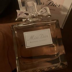 Miss Dior Blooming Bouget 50$