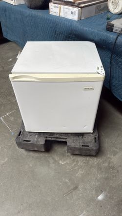Mini Fridge/dorm Room 