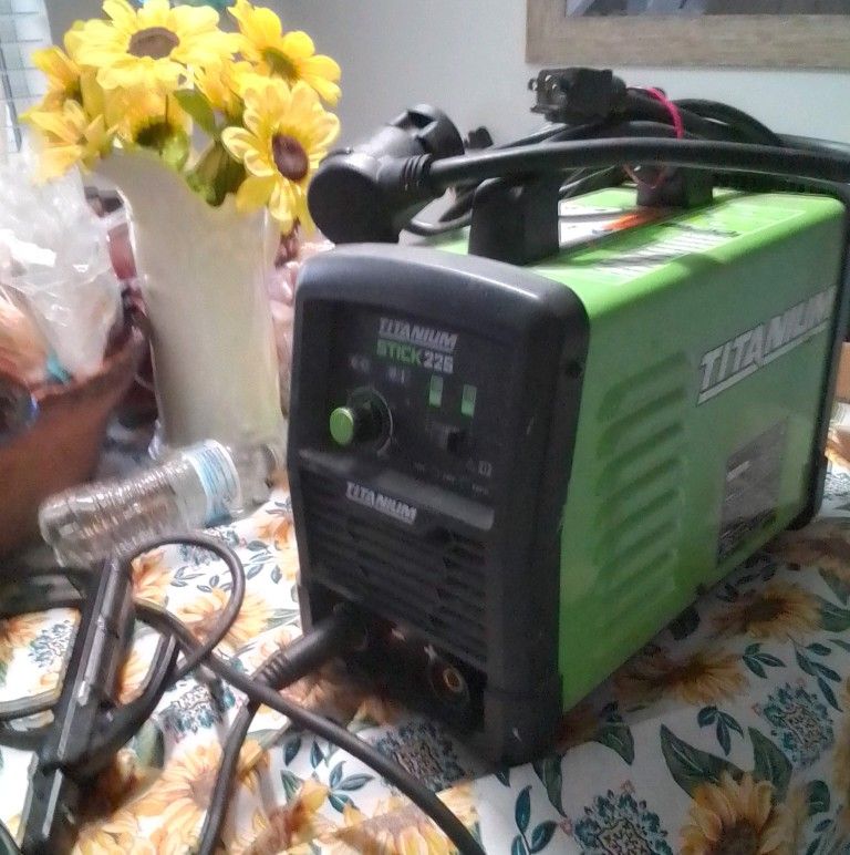 Titanium TI STK225 Inverter Welder with Electrode Holder