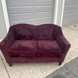 La-Z-Boy Burgundy Love Seat with Curved Back (Great Condition)
