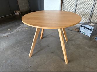 round dining table