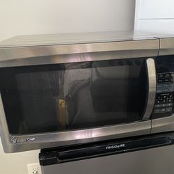 Stainless Steel Magic chef microwave— Clean And Excellent 