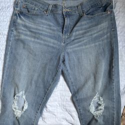 Signature by Levi Strauss & Co. women’s jeans.