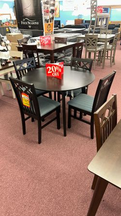 💥HUGE Blowout Furniture Sale!💥 Table W/ 4 Chairs! $50 Down Takes It Home Today!